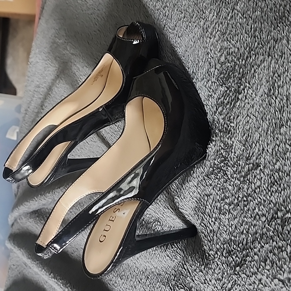 Guess aling back peep toe heels